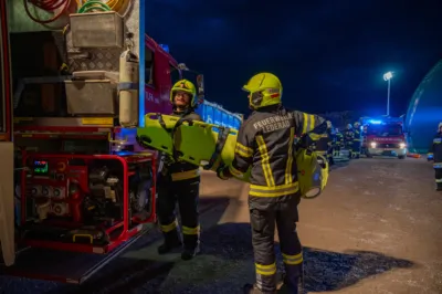 Kollision und eingeklemmte Personen - Feuerwehr trainiert Ernstfall in Pettenbach DSC-0564.jpg