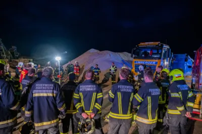 Kollision und eingeklemmte Personen - Feuerwehr trainiert Ernstfall in Pettenbach DSC-0575.jpg