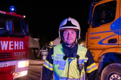 Kollision und eingeklemmte Personen - Feuerwehr trainiert Ernstfall in Pettenbach DSC-0604.jpg