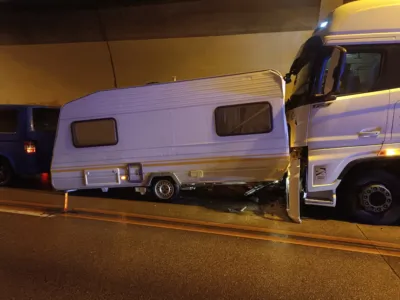 Verkehrsunfall im Tunnel Kremsursprung foke-111594.jpg