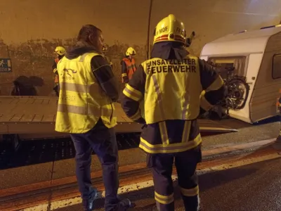 Verkehrsunfall im Tunnel Kremsursprung foke-111596.jpg