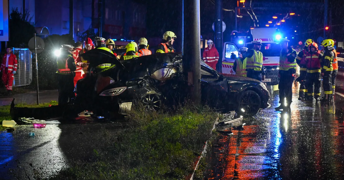 Titelbild: Schwerer Verkehrsunfall auf der B1 fordert Verletzte