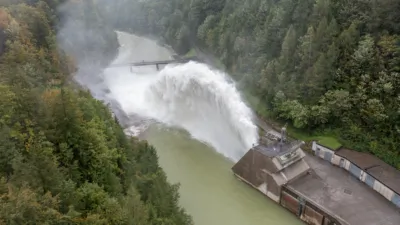 Hochwasseralarm in Oberösterreich fordert Einsatzkräfte DJI-0342.jpg