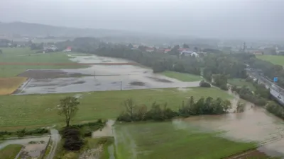 Hochwasseralarm in Oberösterreich fordert Einsatzkräfte DJI-0345.jpg