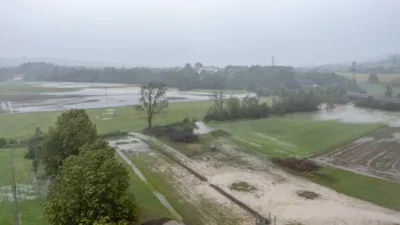 Hochwasseralarm in Oberösterreich fordert Einsatzkräfte DJI-0349.jpg