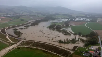 Hochwasseralarm in Oberösterreich fordert Einsatzkräfte DJI-0377.jpg