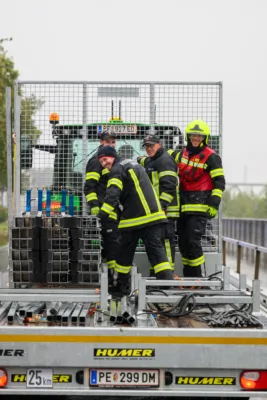 Aufbau des mobilen Hochwasserschutzes in Mauthausen FOKE-2024091417532711-035.jpg