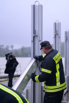 Aufbau des mobilen Hochwasserschutzes in Mauthausen FOKE-2024091417582729-052.jpg