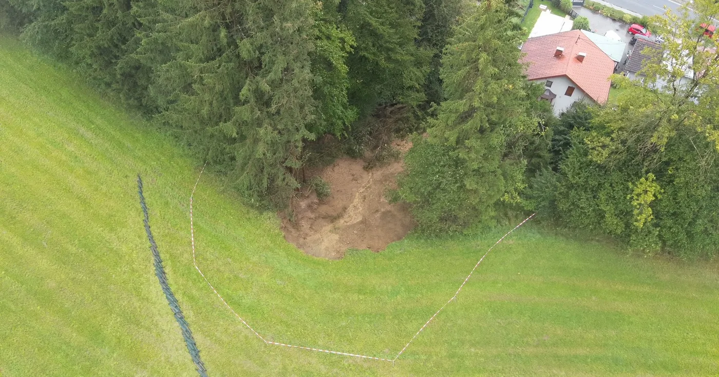 Kleinere Mure beschädigt Gebäude