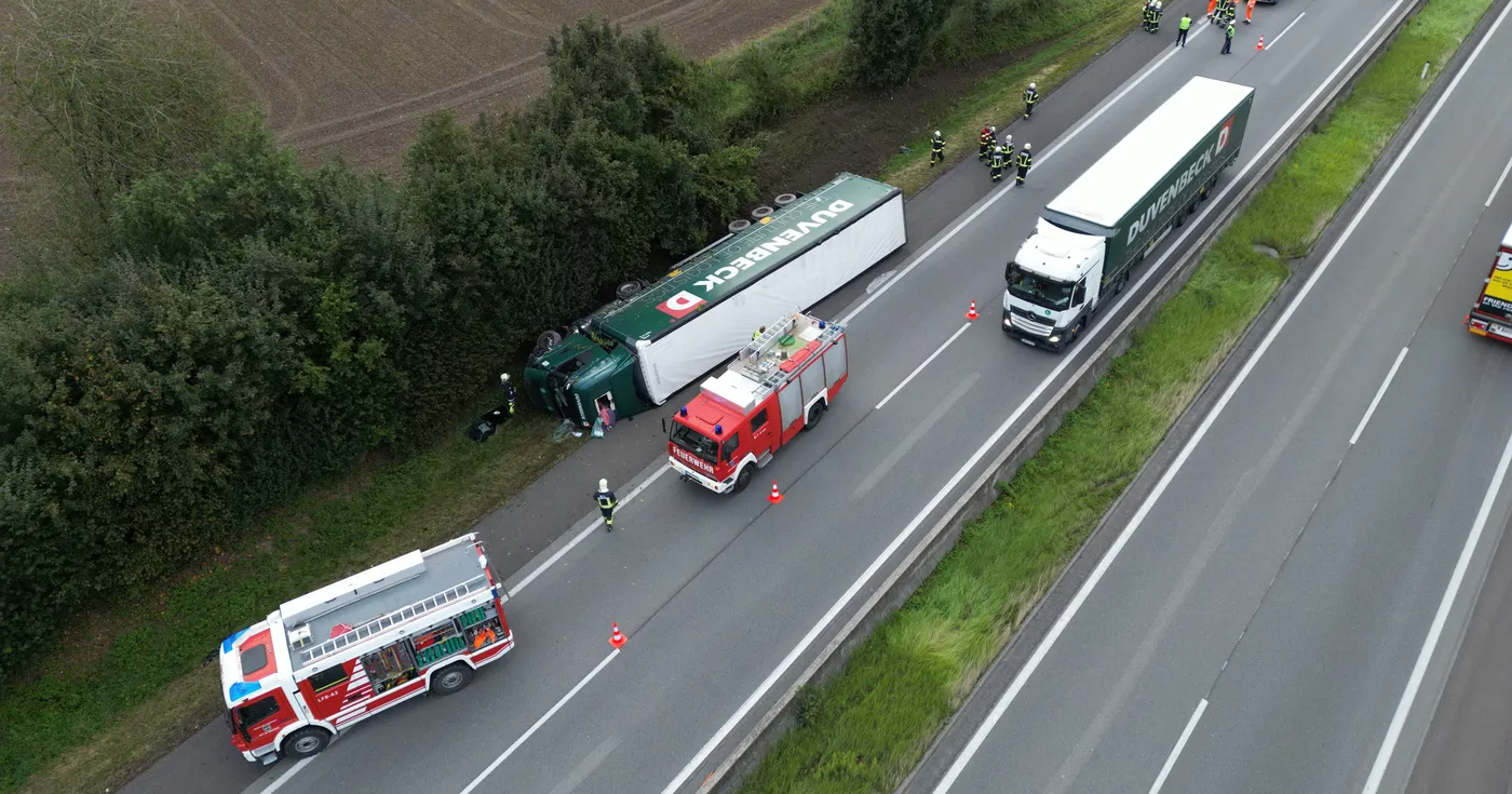 Titelbild: Schwerer LKW-Unfall auf der A8 Innkreis Autobahn in Fahrtrichtung Passau