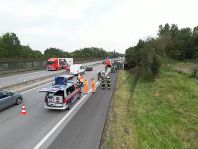 Schwerer LKW-Unfall auf der A8 Innkreis Autobahn in Fahrtrichtung Passau DOMS-197001010200112129-014.jpg