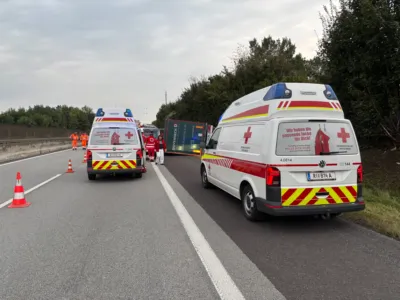 Schwerer LKW-Unfall auf der A8 Innkreis Autobahn in Fahrtrichtung Passau DOMS-197001010200112133-018.jpg