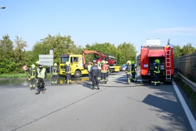 Schwerer Verkehrsunfall in Ansfelden - Personenrettung durch Feuerwehr FOKE-2024091910033146-148.jpg