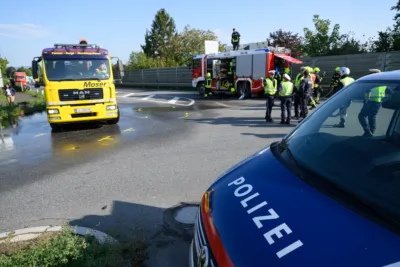 Schwerer Verkehrsunfall in Ansfelden - Personenrettung durch Feuerwehr FOKE-2024091910043150-155.jpg