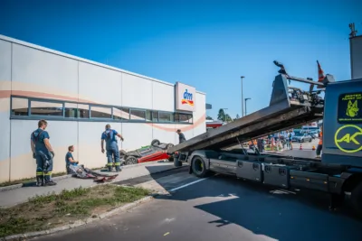 Verkehrsunfall in Gallneukirchen: Feuerwehren im Einsatz zur Bergung eines verunglückten Fahrzeugs VU-Gallneukirchen-21-09-2024-16.jpg