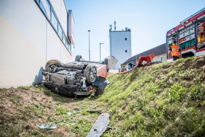 Verkehrsunfall in Gallneukirchen: Feuerwehren im Einsatz zur Bergung eines verunglückten Fahrzeugs VU-Gallneukirchen-21-09-2024-6.jpg