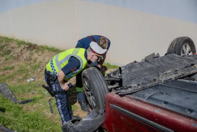 Verkehrsunfall in Gallneukirchen: Feuerwehren im Einsatz zur Bergung eines verunglückten Fahrzeugs VU-Gallneukirchen-21-09-2024-8.jpg