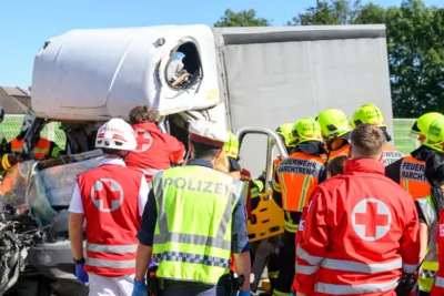 Schwerer Verkehrsunfall auf der A25 bei Marchtrenk West FOKE-2024092513484942-060.jpg