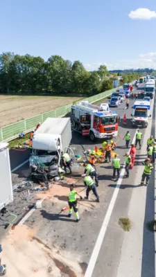 Schwerer Verkehrsunfall auf der A25 bei Marchtrenk West FOKE-202409251410-033.jpg