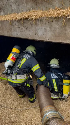 Glimmbrand in Hackschnitzelbunker – Großeinsatz der Feuerwehr in Hargelsberg FOKE-2024092815465323-069.jpg