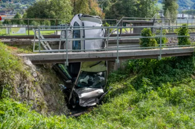 PKW kollidiert mit Zug DSC-1597.jpg