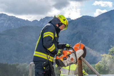 PKW kollidiert mit Zug DSC-1637.jpg