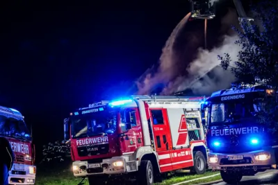 Dachstuhlbrand in Eidenberg - Familie rettet sich vor Brand PANC-20241004033009058-011.jpg