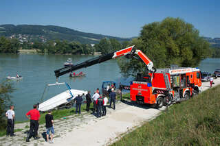 Schwerer Bootsunfall in Linz - Vier Personen verletzt bootsunfall-linz_-10.jpg