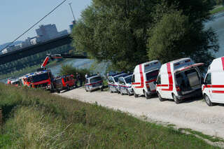 Schwerer Bootsunfall in Linz - Vier Personen verletzt bootsunfall-linz_-2.jpg