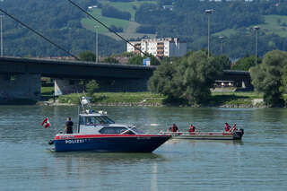 Schwerer Bootsunfall in Linz - Vier Personen verletzt bootsunfall-linz_-3.jpg