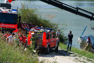 Schwerer Bootsunfall in Linz - Vier Personen verletzt bootsunfall-linz_-4.jpg