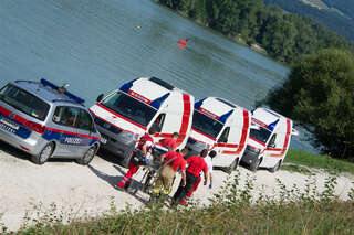 Schwerer Bootsunfall in Linz - Vier Personen verletzt bootsunfall-linz_-7.jpg