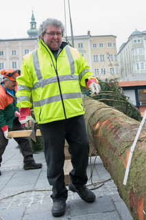 Linzer Christbaum wurde am Hauptplatz aufgestellt 20141110-1089.jpg