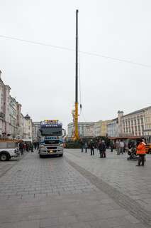 Linzer Christbaum wurde am Hauptplatz aufgestellt 20141110-1097.jpg