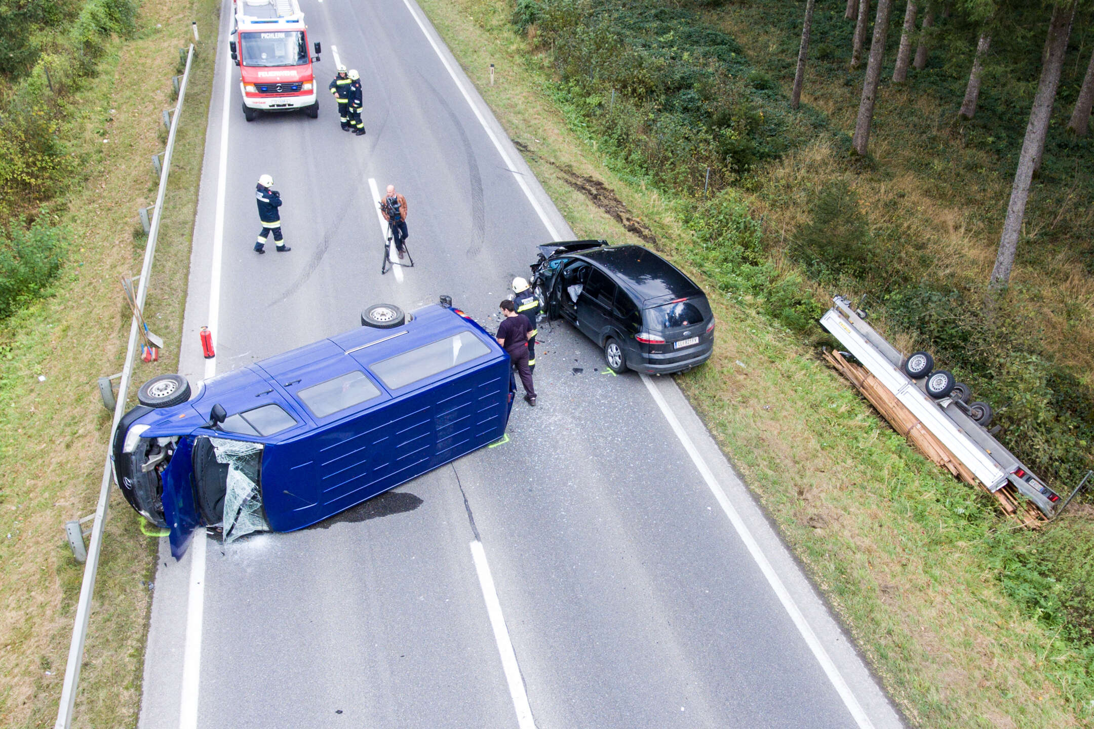 Anhänger Prallte Bei Unfall In Gegenverkehr 7577