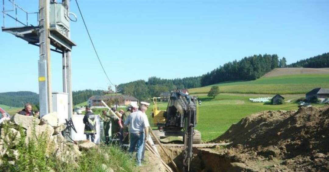 Titelbild: Arbeiter bei Grabungsarbeiten verschüttet