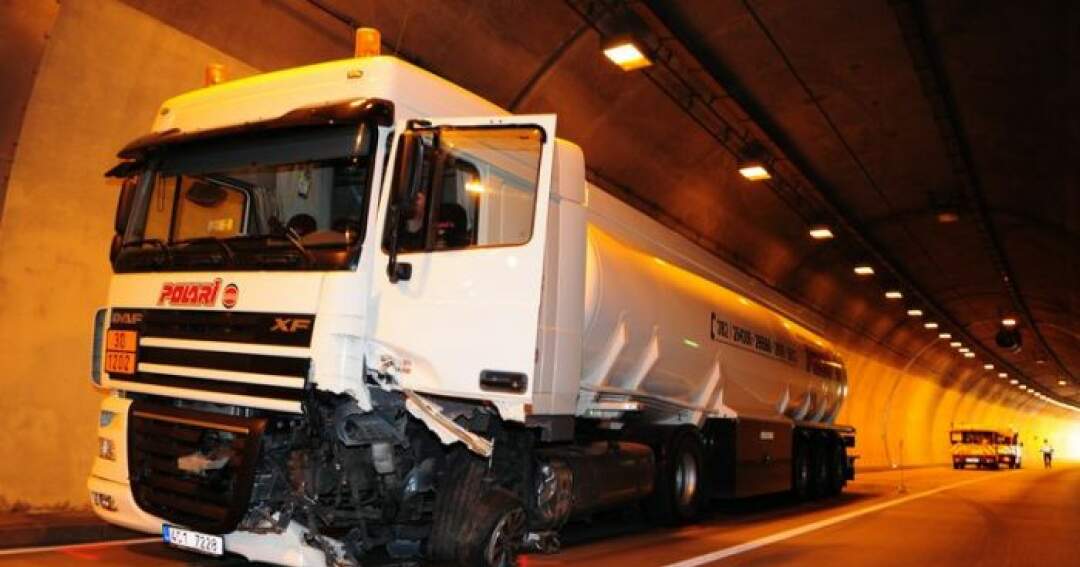 Titelbild: Tanklastwagen Unfall im Tunnel