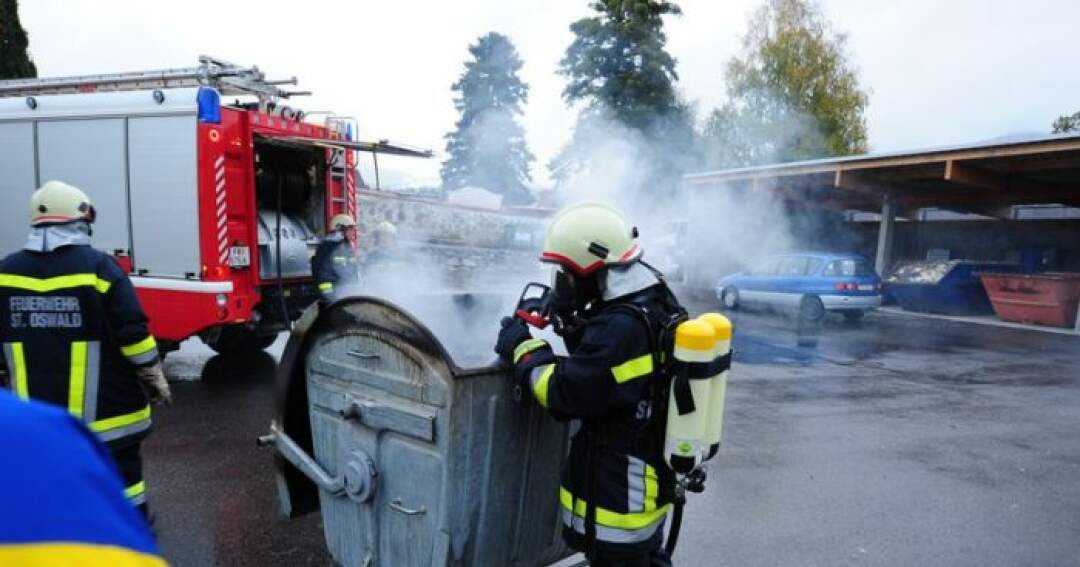 Titelbild: Brennenden Container gelöscht