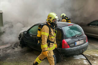 Heikler Fahrzeugbrand in Linz Ebelsberg foke_20180227_151353_01.jpg