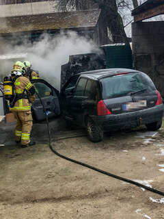 Heikler Fahrzeugbrand in Linz Ebelsberg foke_20180227_151841_01.jpg