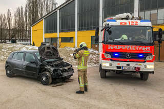 Heikler Fahrzeugbrand in Linz Ebelsberg foke_20180227_153427.jpg