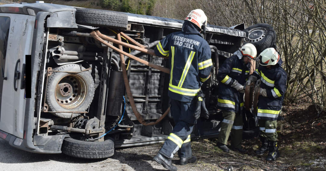 Titelbild: Verkehrsunfall Aufräumarbeiten B124