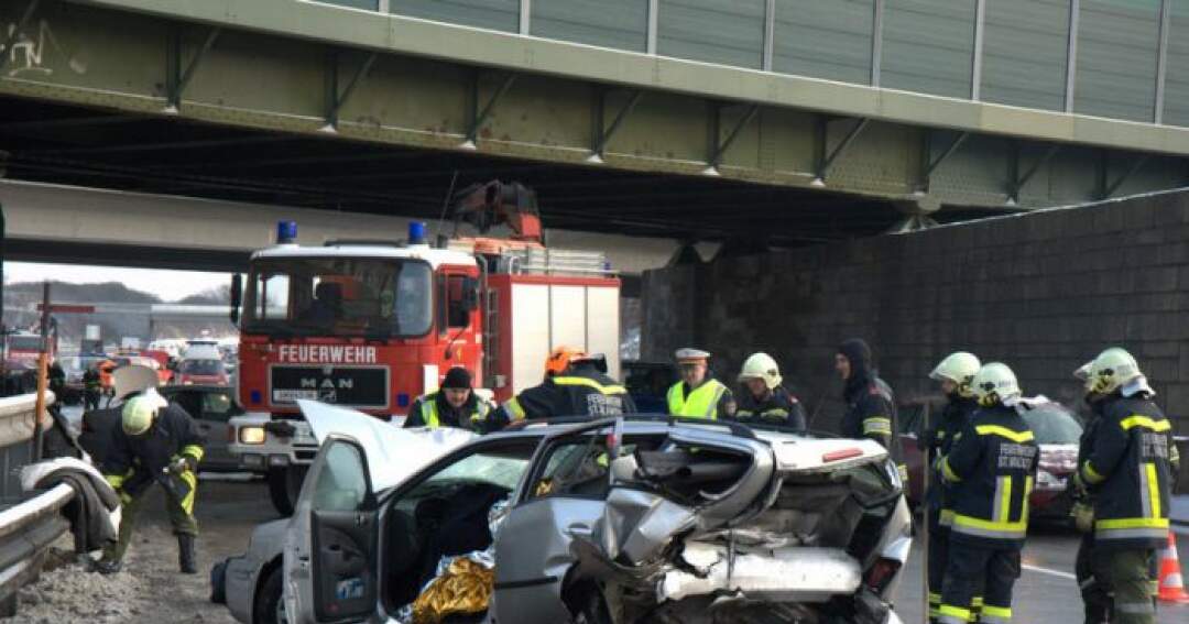 Titelbild: Unfallhelfer starb auf A1