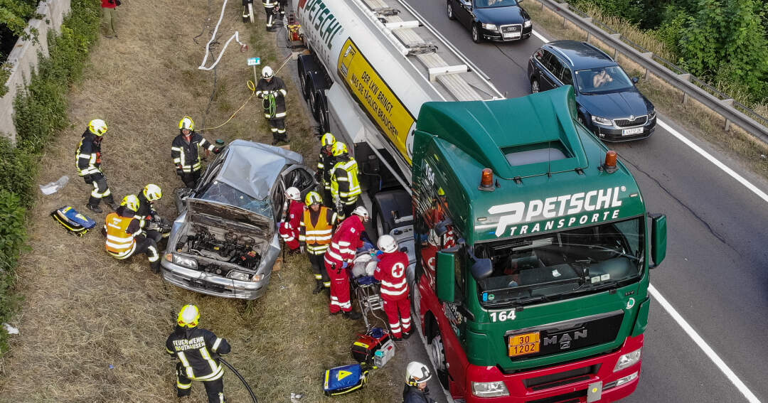 Titelbild: Großübung auf der B3 bei Mauthausen