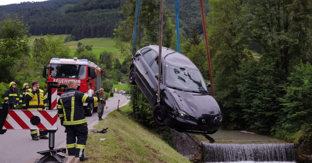 Titelbild: PKW landete im Paltenbach