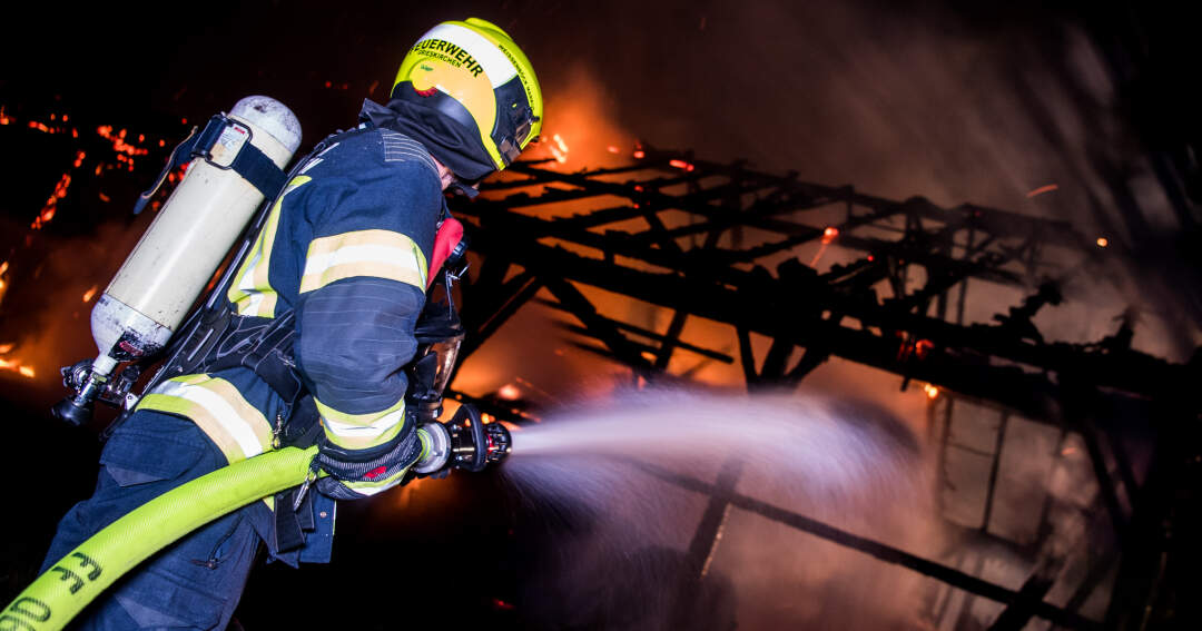 Titelbild: Vollbrand eines Stadel in Tolleterau