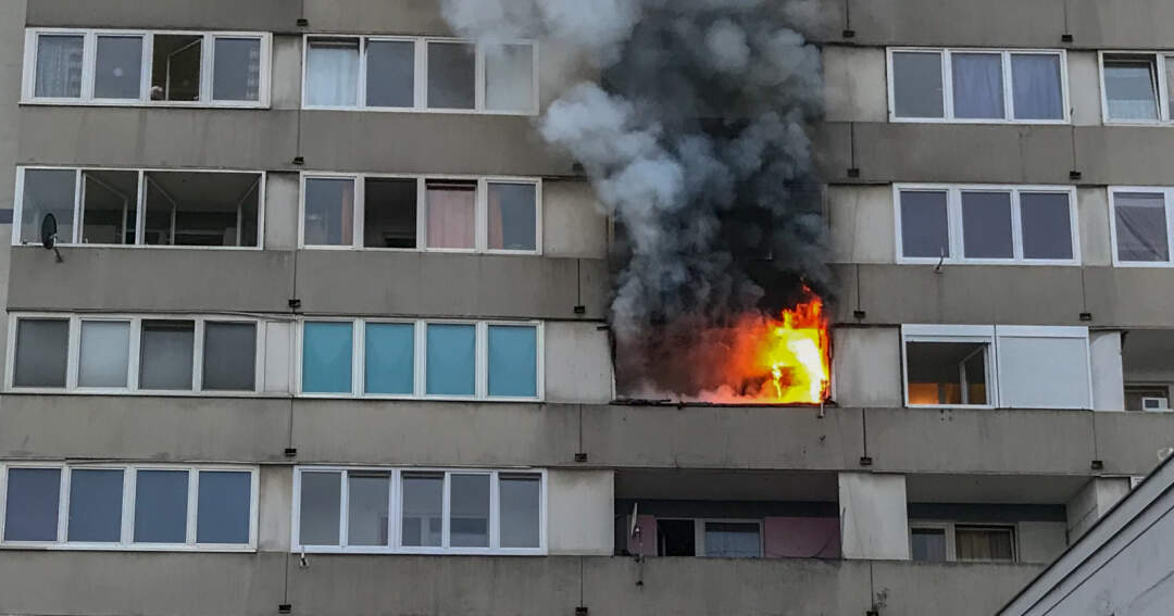 Titelbild: Fünf Verletzte bei Brand im Linzer Kremplhochhaus