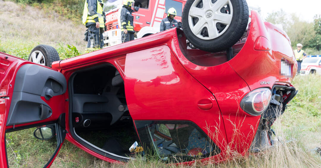 Titelbild: Mutter und Sohn bei Unfall verletzt