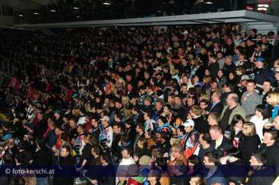 Ausgleich im vierten Spiel: Rückspiel am Ostersonntag in Salzburg foto-kerschi_01-04-2010_eishockeyliga__25.jpg