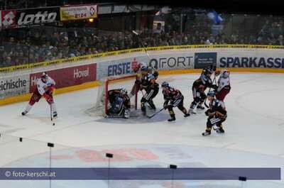 Ausgleich im vierten Spiel: Rückspiel am Ostersonntag in Salzburg foto-kerschi_01-04-2010_eishockeyliga__27.jpg